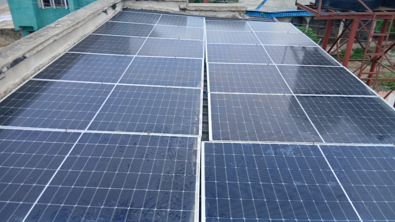 Flat roof solar panel installation