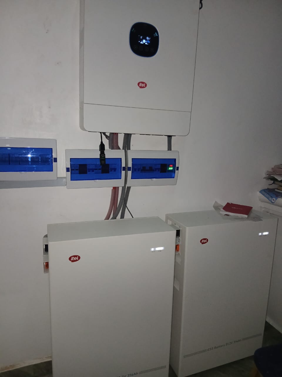 Hybrid inverter with stacked lithium batteries